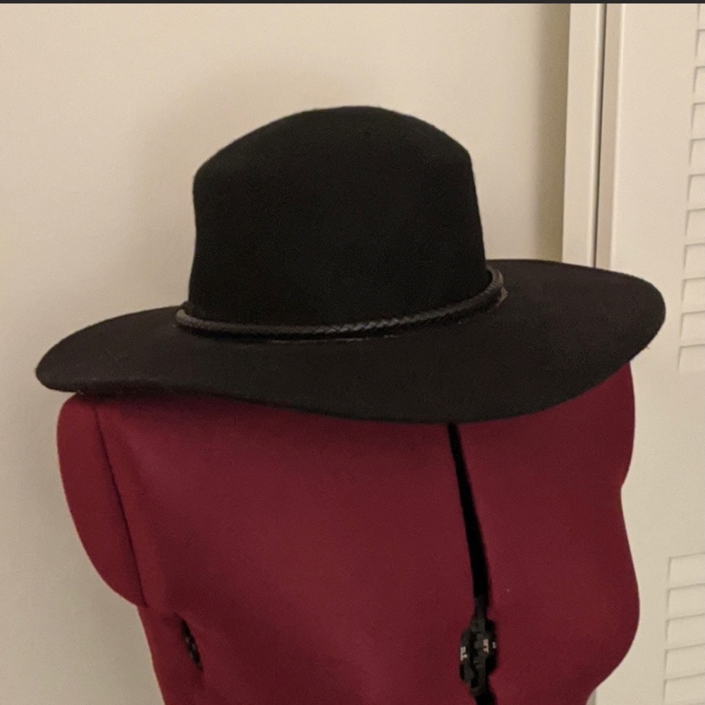 Atmosphere Wide Style Brimmed Hat 🎩
